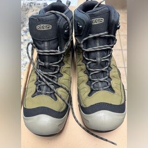 Keen men’s 12 targhee IV mid waterproof- new no box